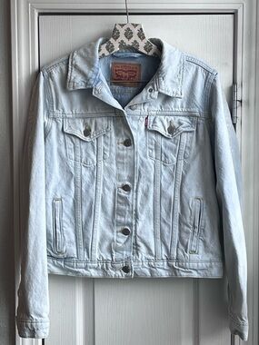 LEVI’S Women's Light Wash Denim Trucker Jacket Embroidered Floral Sleeves Size L